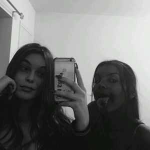 Meet your Posher, Mia